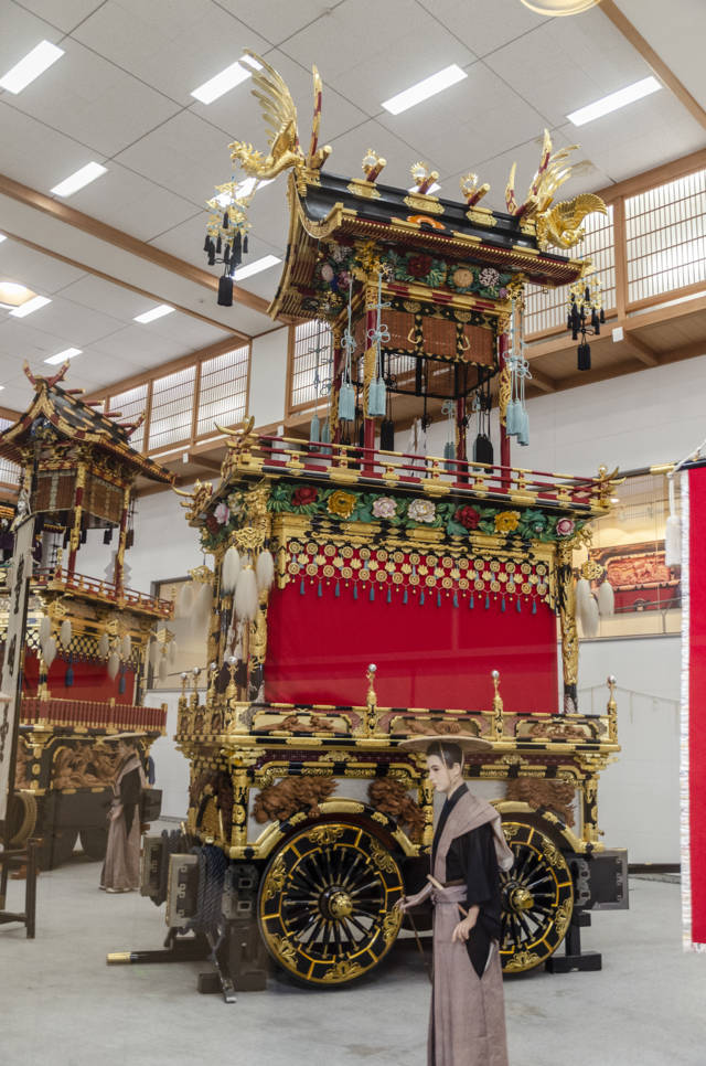 382 - Takayama - centro de exposiciones Takayama Yatai Kaikan - carrozas